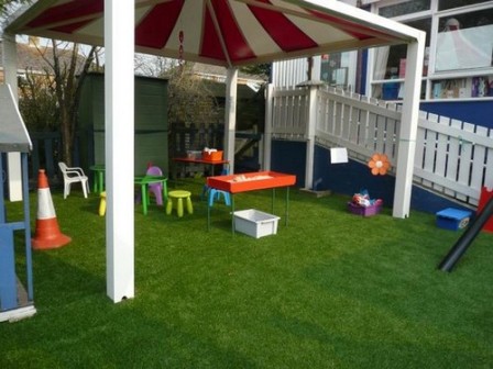 не знаете, как оформить газон? установите детскую площадку, что не только решит вопрос, но также поможет организовать место для игр детей