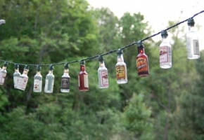 10 идей использования стеклянных и пластиковых бутылок на даче