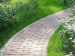 Уход за садовой дорожкой Уход за садовой дорожкой