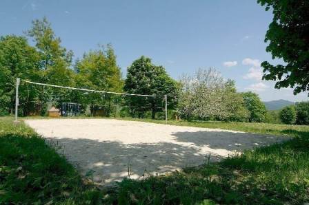 волейбол на даче - не проблема, стоит только создать спортивную площадку