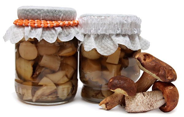 Гурманы предлагают мариновать грибы на зиму