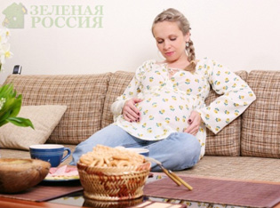 Медики нашли причину появления тяжести в желудки во время беременности