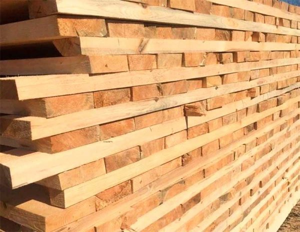 Как сэкономить средства при возведении деревянного забора